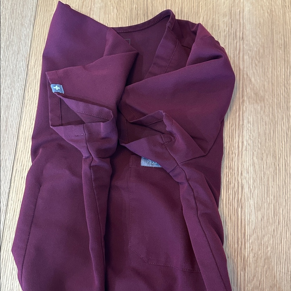 Figs Maroon Scrub Set - Picture 8 of 9